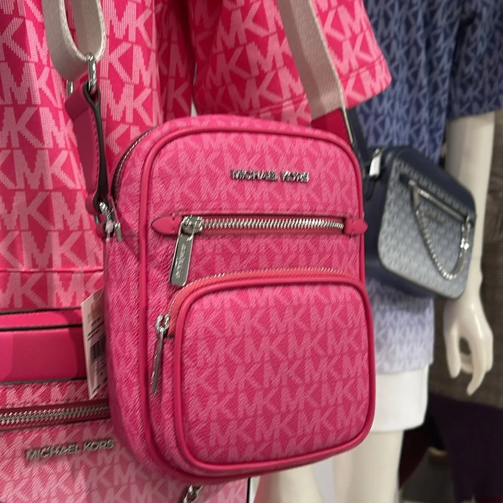 Michael Kors Jet Set Medium Signature Logo Crossbody Bag
COLOR DRAGONFRUT - Picture 7 of 16